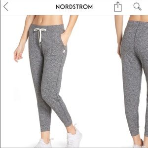 Vuori heather gray joggers. Excellent condition. Small.